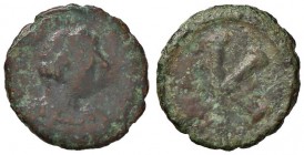 BIZANTINE - Giustiniano I (527-565) - Mezzo follis (Salona?) - Busto diademato e drappeggiato a d. /R Lettera K Ratto 734/740; Sear 331 (AE g. 2,09)
...