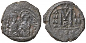 BIZANTINE - Giustino II (565-578) - Follis - Giustino e Sofia seduti di fronte /R Lettera M sormontata da croce Ratto 782/824; Sear 360 (AE g. 12,62)...