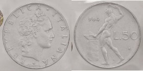 REPUBBLICA ITALIANA - Repubblica Italiana (monetazione in lire) (1946-2001) - 50 Lire 1964 NC AC 1 della data evanescente Sigillata Michele Straziota...