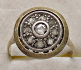 VARIE - Gioielli da antiquariato Anello in oro 12 kt diamanti 0,25 ct, gr. 4,48
Ottimo