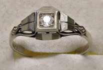 VARIE - Gioielli da antiquariato Anello in oro 18 kt con brillante 0,12 ct, gr. 2,10
Ottimo