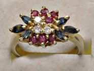 VARIE - Gioielli da antiquariato Anello in oro 18 kt con brillanti, rubini e zaffiri, gr. 4,84
Ottimo