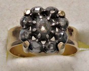 VARIE - Gioielli da antiquariato Anello in oro 18 kt con rosette di diamanti, gr. 5,14
Ottimo