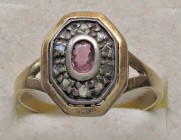 VARIE - Gioielli da antiquariato Anello in oro 18 kt con rubino e diamanti, gr. 4,12
Ottimo