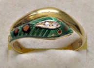 VARIE - Gioielli da antiquariato Anello in oro 18 kt con smeraldi e diamanti 0,04 ct, gr. 4,66
Ottimo