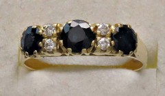 VARIE - Gioielli da antiquariato Anello in oro 18 kt con zaffiri e brillanti 0,15 ct, gr. 3,22
Ottimo