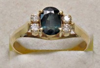 VARIE - Gioielli da antiquariato Anello in oro 18 kt con zaffiro e diamanti 0,20 ct, gr. 3,09
Ottimo