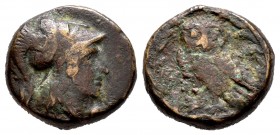 Attica. Atenas. Dichalkon. 322-307 a.C. (Wetteren 1979-139-154). Anv.: Cabeza de Athena con casco corintio a derecha. Rev.: Lechuza dentro de corona d...