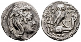 Attica. Atenas. Tetradracma de nuevo estilo. 165-42 a.C. (Thompson-741). Anv.: Cabeza de Atenea con casco a la derecha. Rev.: Lechuza de pie a la dere...