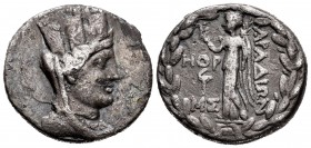 Fenicia. Tetradracma. 66-65 a.C. Arados. (Gc-5991 variante). Anv.: Cabeza de Tyche de Arados a derecha. Rev.: Victoria en pie a izquierda con palma, e...