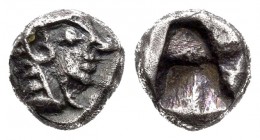 Ionia. Kolophon. 1/12 Estátera. 550-500 a.C. (Ajn-20 (2008)). (Sear-73.1). Anv.: Cabeza arcaica de Apolo a derecha. Rev.: Cuadro incuso. Ag. 0,72 g. E...