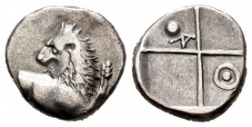 Tracia. Cherronesos. Hemidracma. 400-350 d.C. (Weber-2425). (Cy-1499 variante). Anv.: Medio león a derecha con la cabeza vuelta. Rev.: Cuadrado incuso...