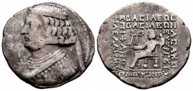 Imperio Parto. Orodes II. Tetradracma. 57-38 a.C. Mithradatkart. (Sellwood-48.1). (Shore-212). Anv.: Busto diademado y drapeado a izquierda. Rev.: Oro...