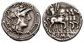 Acilia. Marcus Acilius Marci f. Denario. 130 a.C. Roma. (Ffc-93). (Craw-255/1). (Cal-65). Anv.: Cabeza de Roma a derecha detrás: X, Ley./ entre collar...
