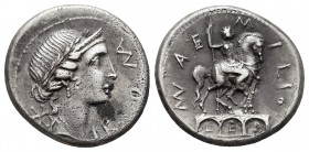 Aemilia. Man. Aemilius Lepidus. Denario. 114-113 a.C. Sur de Italia. (Ffc-103). (Craw-291/1). (Cal-73). Anv.: Cabeza laureada de Roma a derecha, detrá...