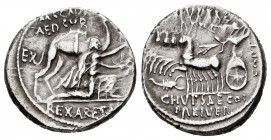 Aemilia. M Aemilius Scaurus y Pub. Plautius Hypsaeus. Denario. 58 a.C. Roma. (Ffc-123). (Craw-422/1b). (Cal-89). Anv.: El Rey Aretas de rodillas derec...