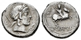 Crepusia. Publius Crepusius. Denario. 82 a.C. Roma. (Ffc-658). (Craw-361/1). (Cal-523). Anv.: Cabeza laureada de Apolo a derecha, delante: símbolo, de...