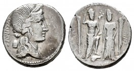 Egnatia. Cn. Egnatius Cn. f. Cn. n. Maxsumus. Denario. 75 a.C. Taller Auxiliar de Roma. (Ffc-688). (Craw-no cita). (Cal-563). Anv.: Busto diademado de...