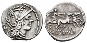 Julia. L. Julius. Denario. 101 a.C. Roma. (Ffc-762). (Craw-323/1). (Cal-630). Anv.: Cabeza de Roma a derecha, detrás: espiga. Rev.: Victoria en biga d...