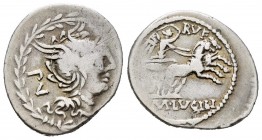 Lucila. Denario. 101 a.C. Norte de Italia. (Ffc-821). (Craw-324/1). (Cal-809). Anv.: Cabeza de Roma a derecha, detrás PV, todo dentro de corona de lau...