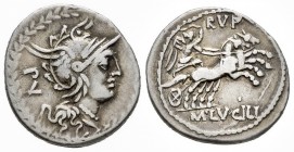 Lucilia. M. Lucilius Rufus. Denario. 101 a.C. Norte de Italia. (Ffc-821). (Craw-324/1). (Cal-909). Anv.: Cabeza de Roma a derecha, detrás: P.V., todo ...