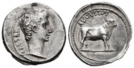 Augusto. Denario. 21-20 a.C. Samos. (Ffc-19). (Ric-475). (Ch-28). Anv.: CAESAR. Busto desnudo a derecha. Rev.: AVGVSTVS. Toro parado a derecha. Ag. 3,...