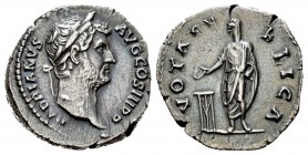 Adriano. Denario. 137 d.C. Roma. (Spink-3550). (Ric-290). (Seaby-1481). Rev.: VOTA PVBLICA. Adriano en pie a izquierda con mano estendida sobre altar....