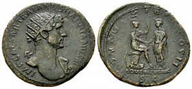 Adriano. Dupondio. 118 d.C. Roma. (Spink-3654). (Ric-554). (Ch-92). Rev.: ADVENTVS AVG (en exergo) PONT MAX TR POT COS II S C. Roma sentada a derecha ...