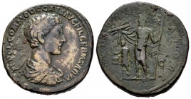 Cómodo. Sestercio. 175-176 d.C. Roma. (Ric-1524). (Ch-244). Rev.: IOVI CONSERVATORI SC. Júpiter con haz de rayos y cetro, a sus pies un niño con Victo...