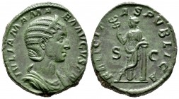 Julia Mamea. Sestercio. 228 d.C. Roma. (Spink-8228). (Ric-676). Rev.: FELICITAS PVBLICA, en campo SC. Felicidad con caduceo acodada en una columna. Ae...