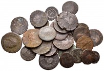 Lote de 27 pequeños bronces del Imperio Romano. A EXAMINAR. /Choice F. Est...75,00.
