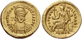 Theodosius II, 402 – 450. Solidus, Constantinople circa 430–440, AV 4.55 g. Helmeted, pearl-diademed and cuirassed bust three-quarters facing, holding...
