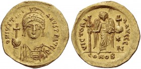 Justinian I, 527 – 565. Solidus, officina Z 537-542, AV 4.40 g. Helmeted, draped and cuirassed bust facing, holding globus cruciger and ornamental shi...