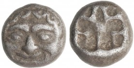 GREEK COINS
Dracma. 500-475 a.C. PARION. MYSIA. Anv.: Gorgona de frente. Rev.: Cuadro incuso en forma de cruz. 3,63 grs. AR. SNG Coop-256. MBC.