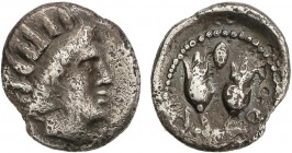 GREEK COINS
Dióbolo. 387-304 a.C. RHODOS. ISLAS DE CARIA. Anv.: Cabeza radiada de Helios. Rev.: Capullos de rosa. 0,81 grs. AR. Se-5045. MBC.