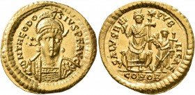 Theodosius II, 402-450. Solidus (Gold, 22 mm, 4.45 g, 11 h), Constantinopolis, circa 425-430. D N THEODO-SIVS P F AVG Pearl-diademed, helmeted and cui...