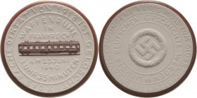 Drittes Reich - Porzellanmedaillen
 Weiße Porzellanmedaille 1940 (Meißen) Waffenruhe in Frankreich. Eisenbahnwaggon / Hakenkreuz im Eichenkranz. Rand...