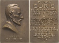 Personenmedaillen
Curie, Pierre 1859-1906 Bronzeplakette 1907 (Vernier) Auf seine Lebensleistungen. Brustbild anch rechts / 16 Zeilen Schrift. mit Ra...