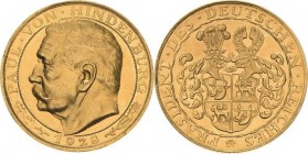 Personenmedaillen
Hindenburg, Paul von 1847-1934 Goldmedaille 1928 (J. Bernhardt) Kopf nach links / zweifach behelmtes, vierfeldiges Wappen. Mit Rand...