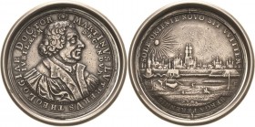 Reformation-Ereignisse und Jubiläen
 Silbermedaille 1717 (C. Wermuth) 200 Jahre Reformation. Brustbild Luther nach rechts / Stadtansicht von Wittenbe...