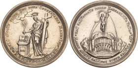 Reformation-Ereignisse und Jubiläen
 Silbermedaille 1717 (P.H. Müller) 200 Jahre Reformation. Religio mit Kreuz und Kerze steht halblinks vor Altar u...