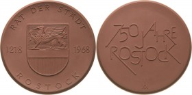 Porzellanmedaillen - Medaillen der Meißner Porzellanmanufaktur
Rostock Braune Porzellanmedaille 1968 (M. Wünsche) 750 Jahre Rostock - Rat der Stadt. ...