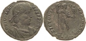 Kaiserzeit
Jovianus 363-364 Follis 363/364, Thessalonike Brustbild mit Juwelendiadem nach rechts, DN IOVIANVS PF AVG / Kaiser steht mit Standarte und...