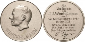 Anhalt-Orte
Stendal Silbermedaille o.J. Winckelmann-Medaille. Brustbild nach links / 11 Zeilen Schrift, unten Punze 17. 56 mm, 73,3 g. Im Original-Ve...