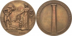Leipzig
 Bronzemedaille 1913 (B. H. Mayer) Internationale Baufach-Ausstellung. Arbeiter mit Steinquader vor stehender weiblicher Gestalt mit Lorbeerk...