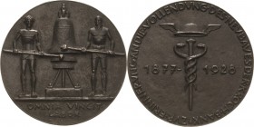 Leipzig
 Bronzegussmedaille 1928 (K. Roth) Zur Erinnerung an die Vollendung des Kroch-Hochhauses. Aus drei Glocken bestehendes Schlagwerk wird von zw...