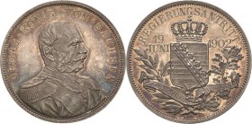 Sachsen-Kurlinie ab 1547 (Albertiner)
Georg 1902-1904 Silbermedaille 1902. Regierungsantritt. Brustbild nach rechts / Wappen über Schriftband auf Zwe...