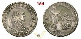 INNOCENZO X (1644-1655) Piastra A. II, Roma. D/ Busto del Pontefice R/ Il Redentore benedice San Pietro, genuflesso con chiavi. Munt. 11 MIR 1775/6 Ag...