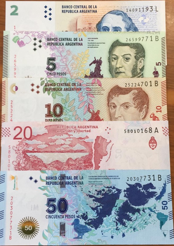 Argentina, 2-5-10-20-50 Pesos, (Total 5 banknotes)
2 Pesos, 2002, p352, UNC; 5 ...