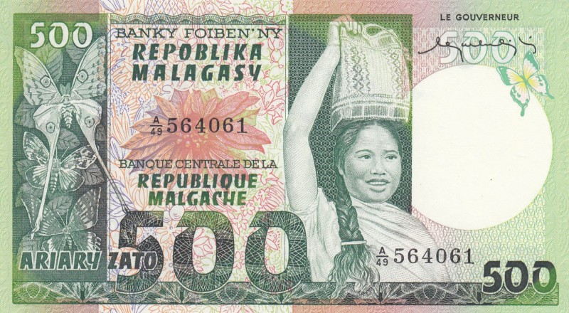 Madagascar, 500 Francs = 100 Ariary, 1974/1975, UNC, p64
Serial Number: A/49 56...